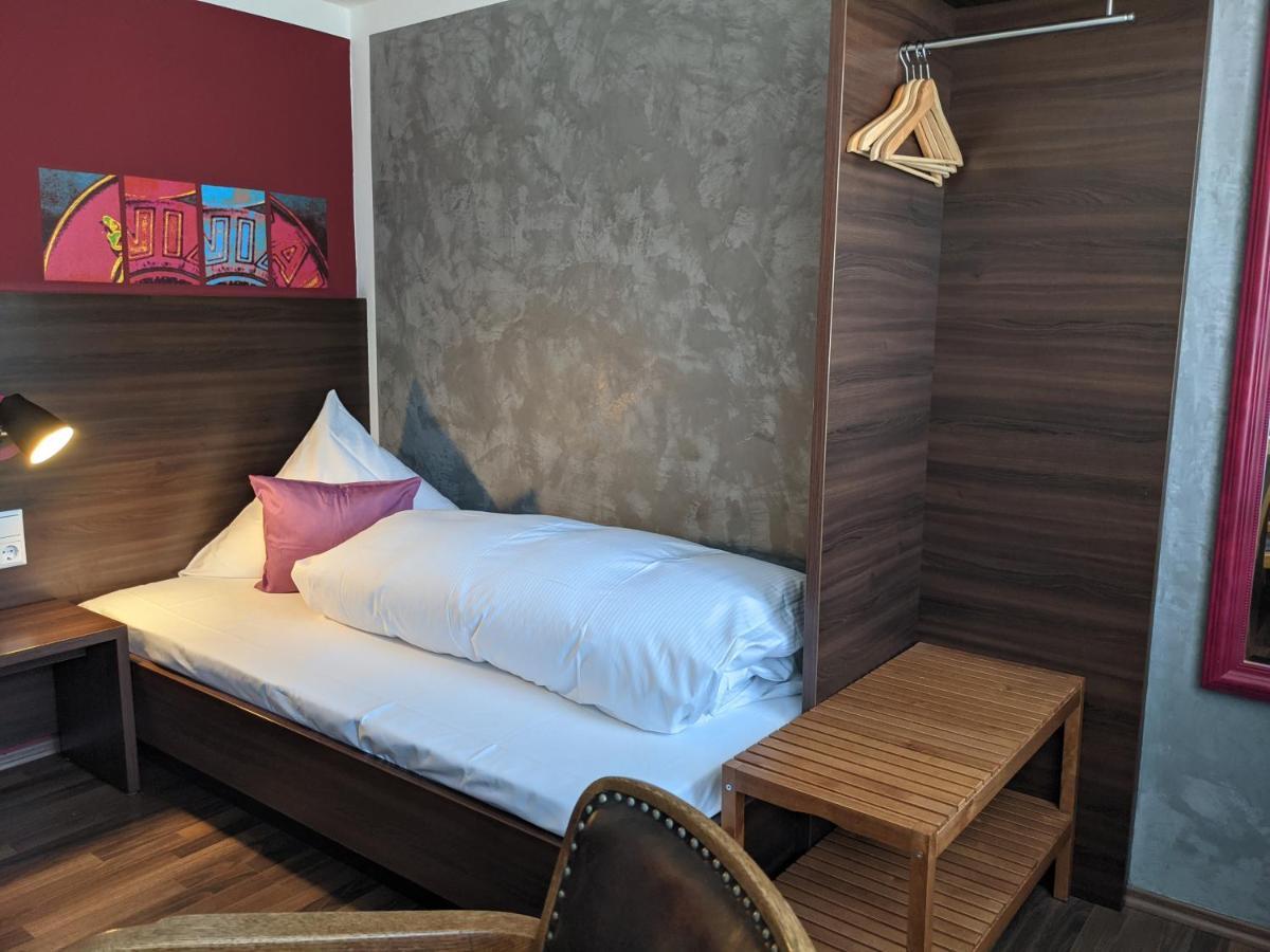 Hotel Baeren مارباخ أم نيكار المظهر الخارجي الصورة