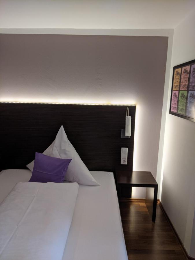 Hotel Baeren مارباخ أم نيكار المظهر الخارجي الصورة