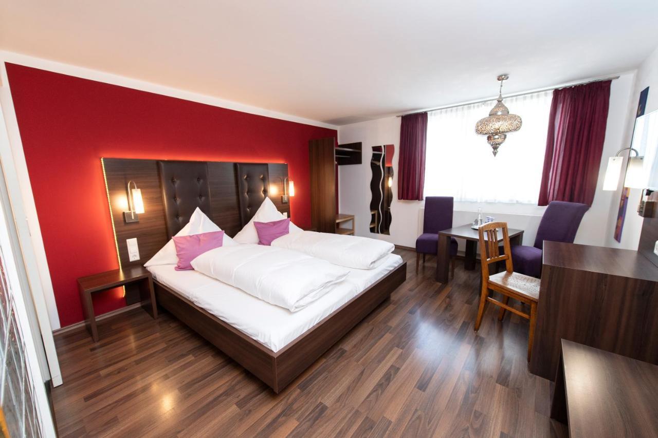 Hotel Baeren مارباخ أم نيكار المظهر الخارجي الصورة